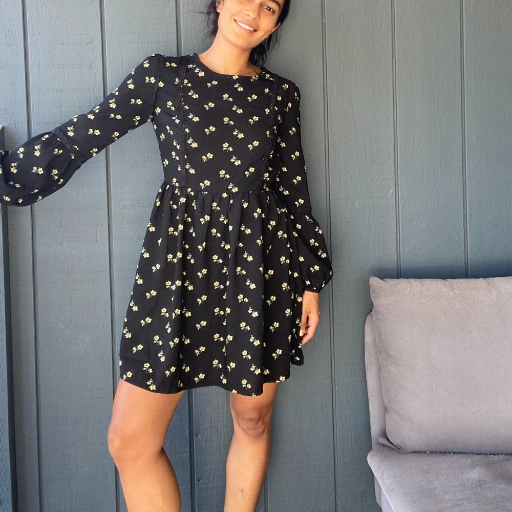 Black/Floral Balloon Sleeve Dress